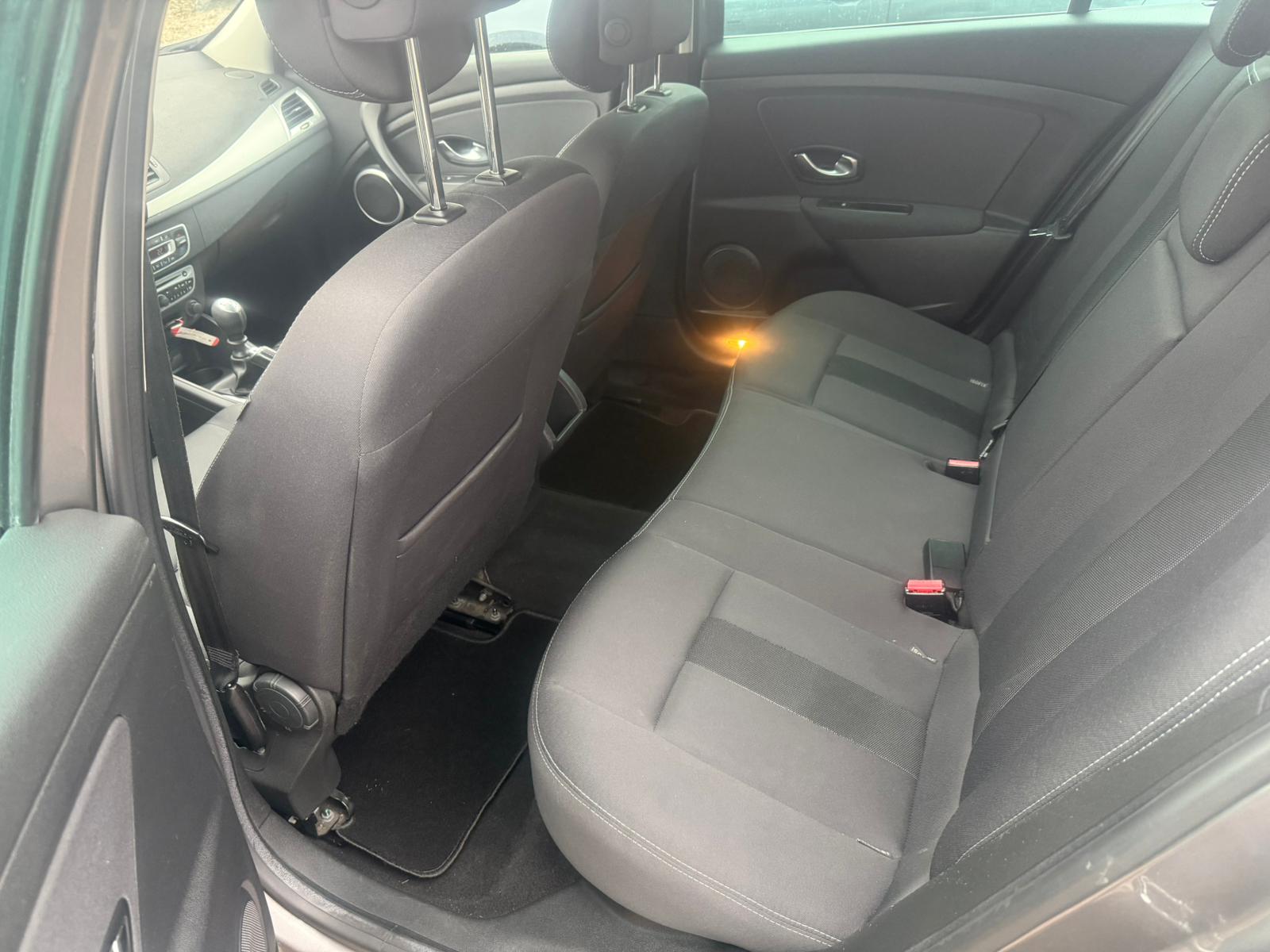 Renault Megane 1.5 dCi Dynamique - imagine 8