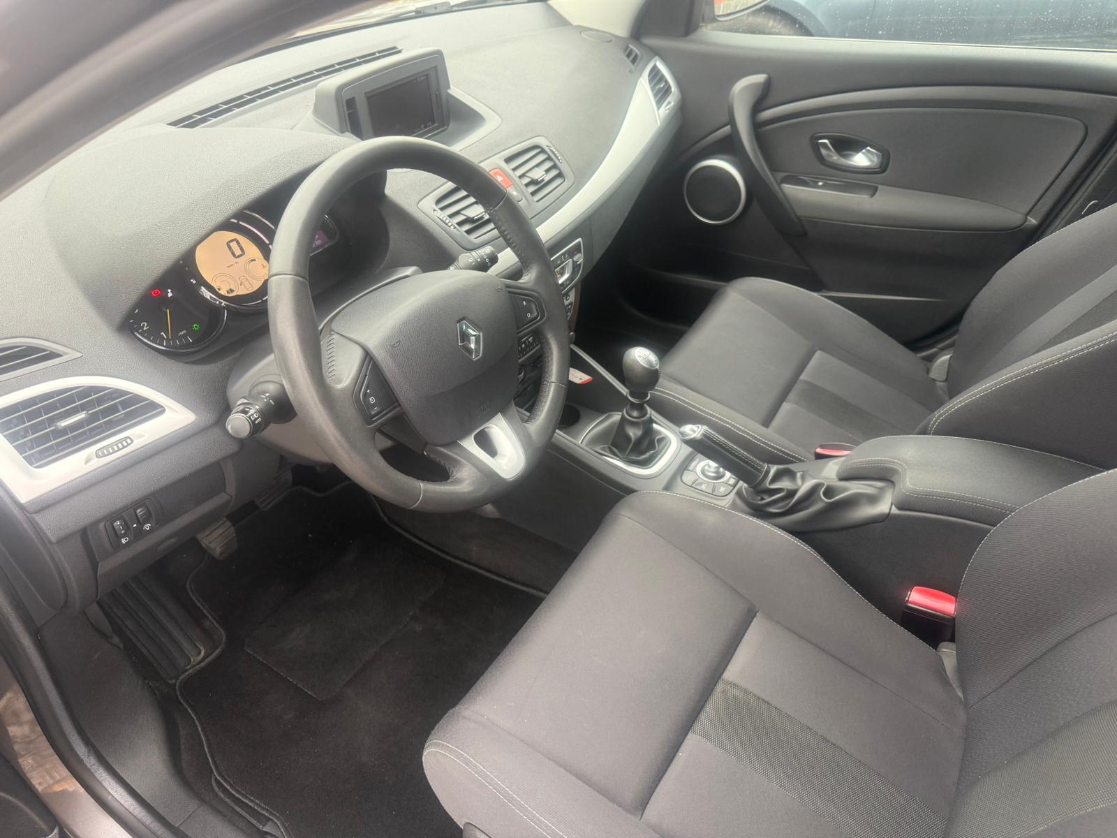 Renault Megane 1.5 dCi Dynamique - imagine 10